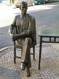 Statue in  Loul&eacute;