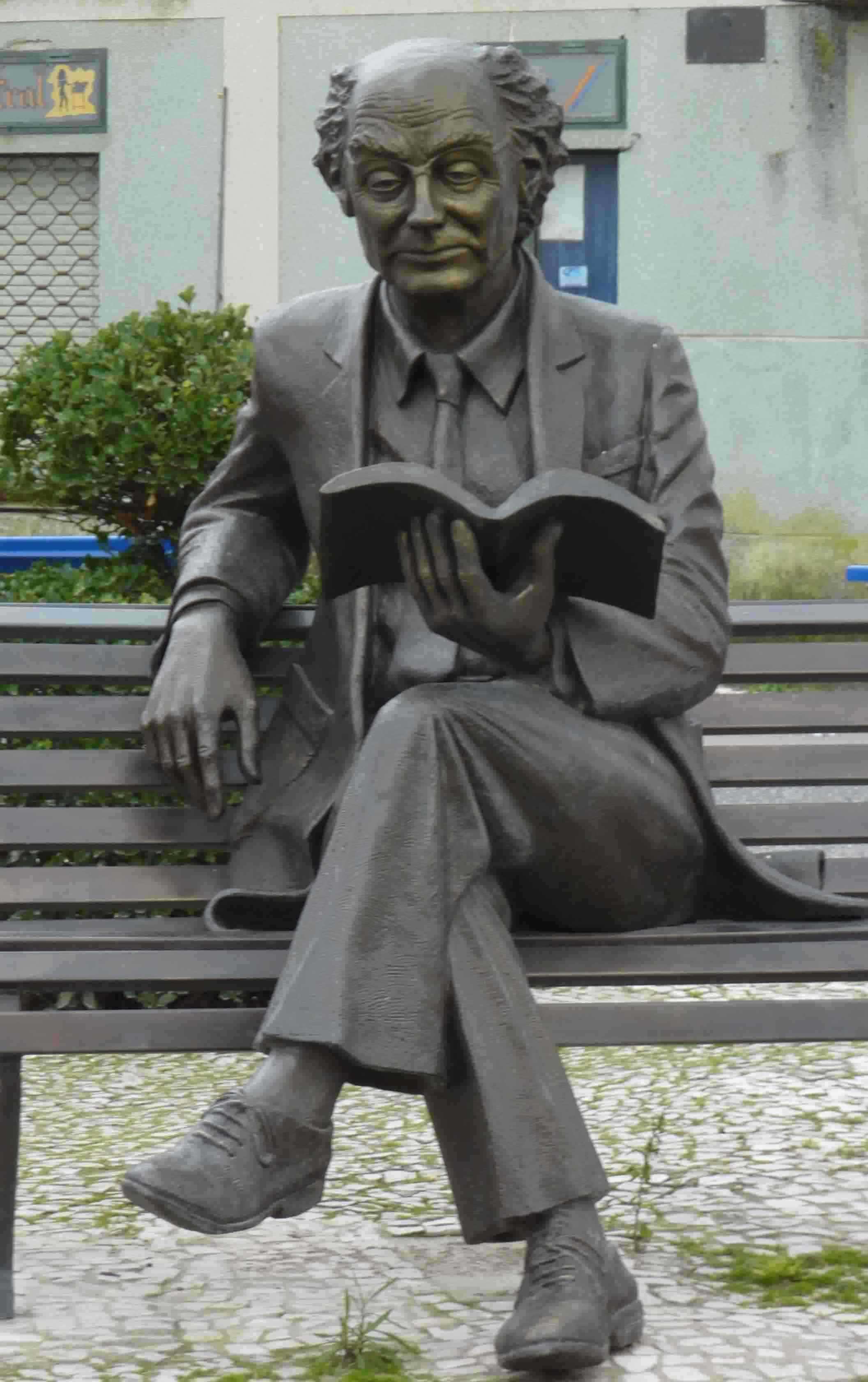Sculpture of José Saramago in Azinhaga